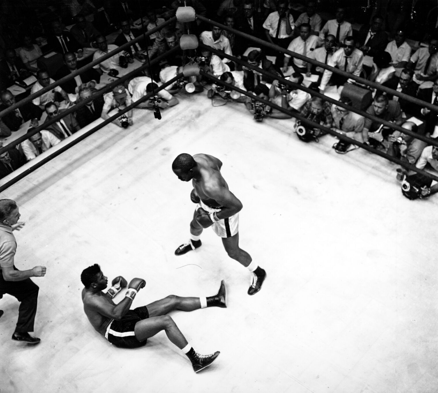 1963: Sonny Liston knocks out Floyd Patterson to retain world heavyweight title